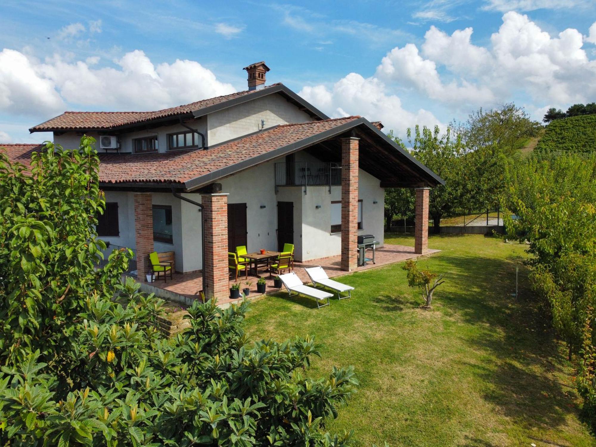 Il Girasole Apartments Treiso Exterior photo